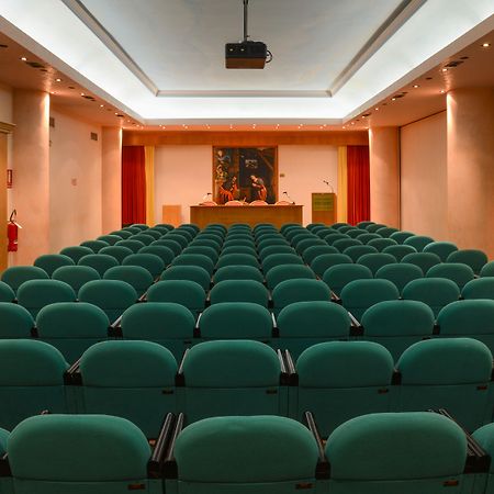 Hotel Oliveto Дезенцано-дель-Гарда Экстерьер фото