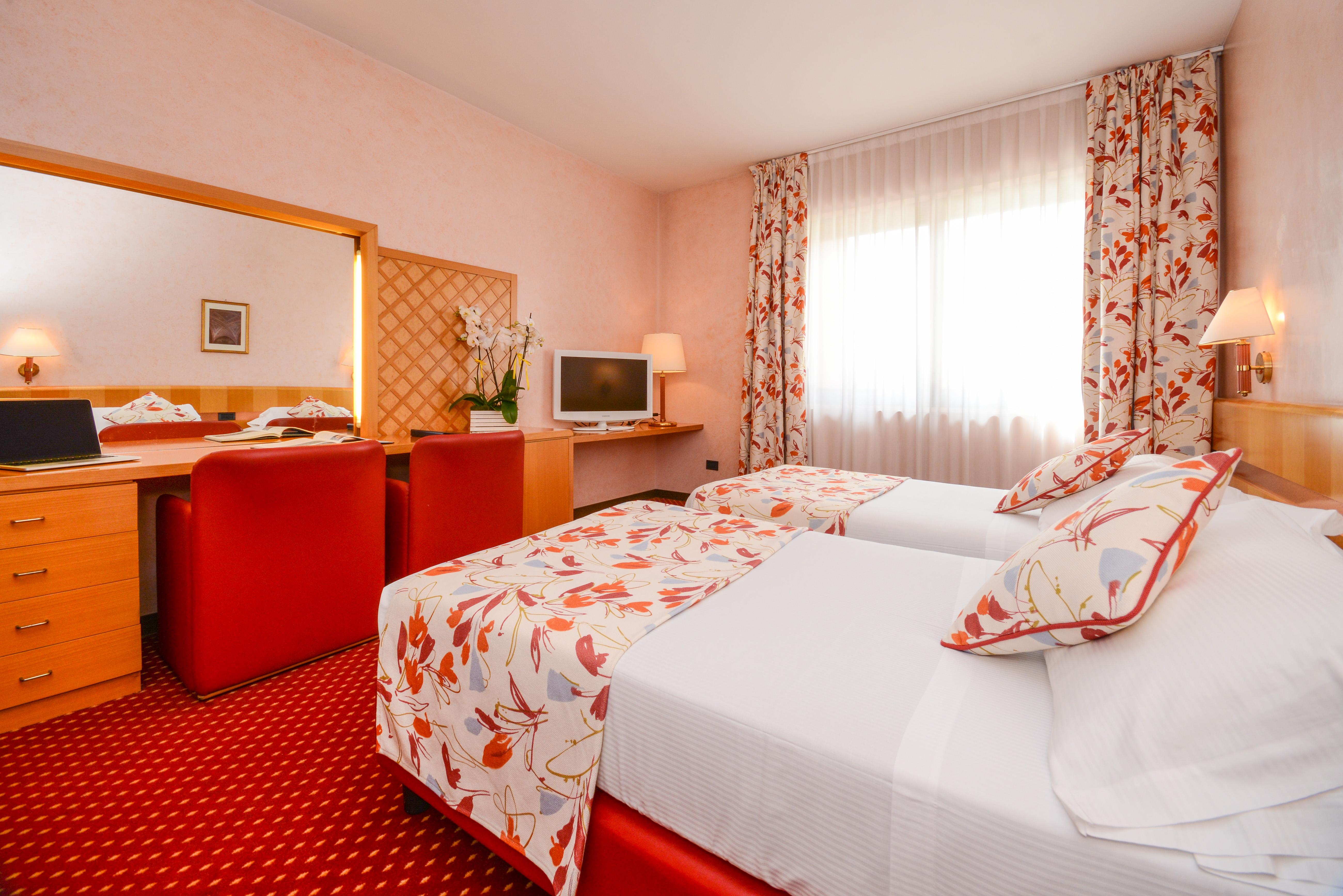 Hotel Oliveto Дезенцано-дель-Гарда Экстерьер фото