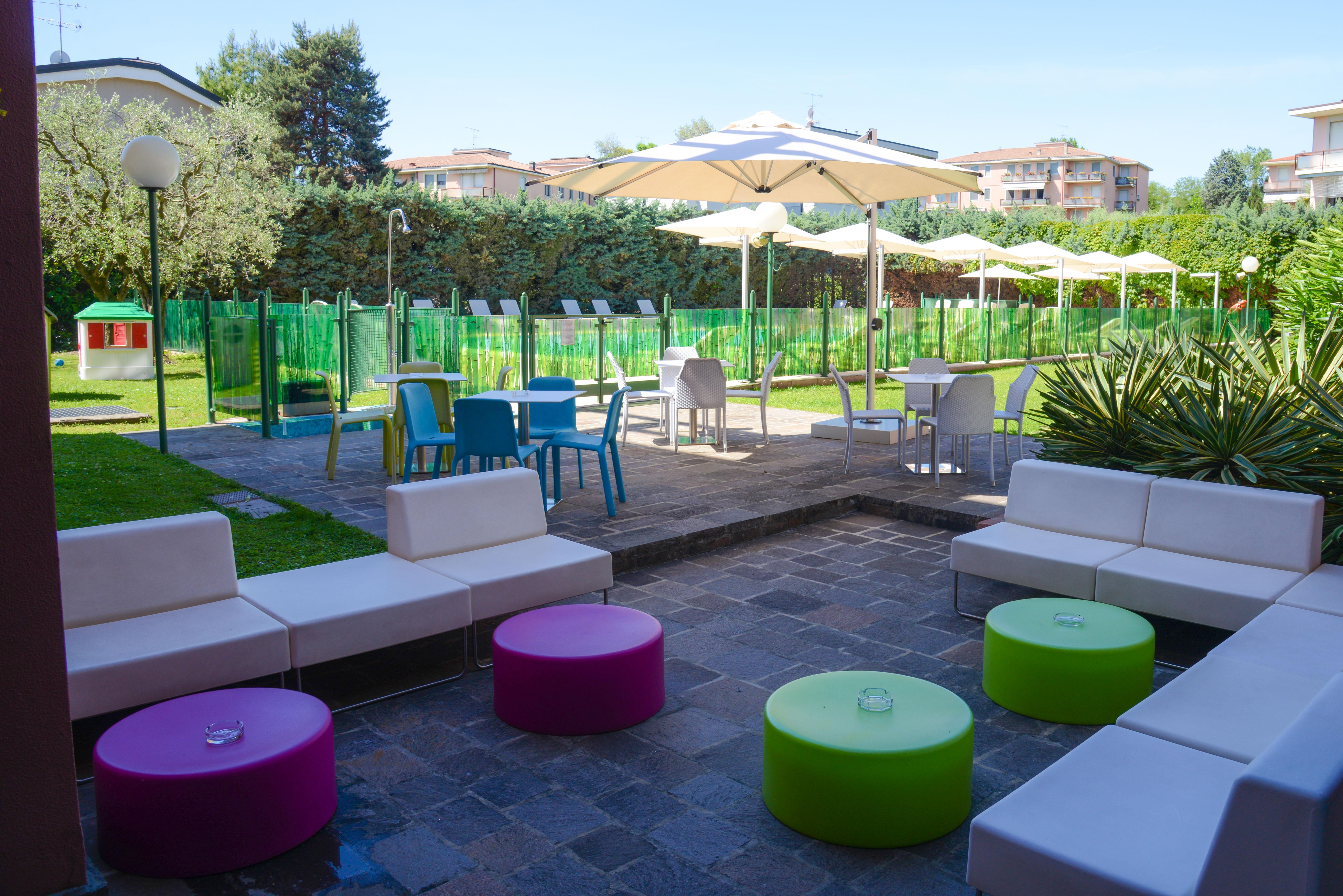 Hotel Oliveto Дезенцано-дель-Гарда Экстерьер фото