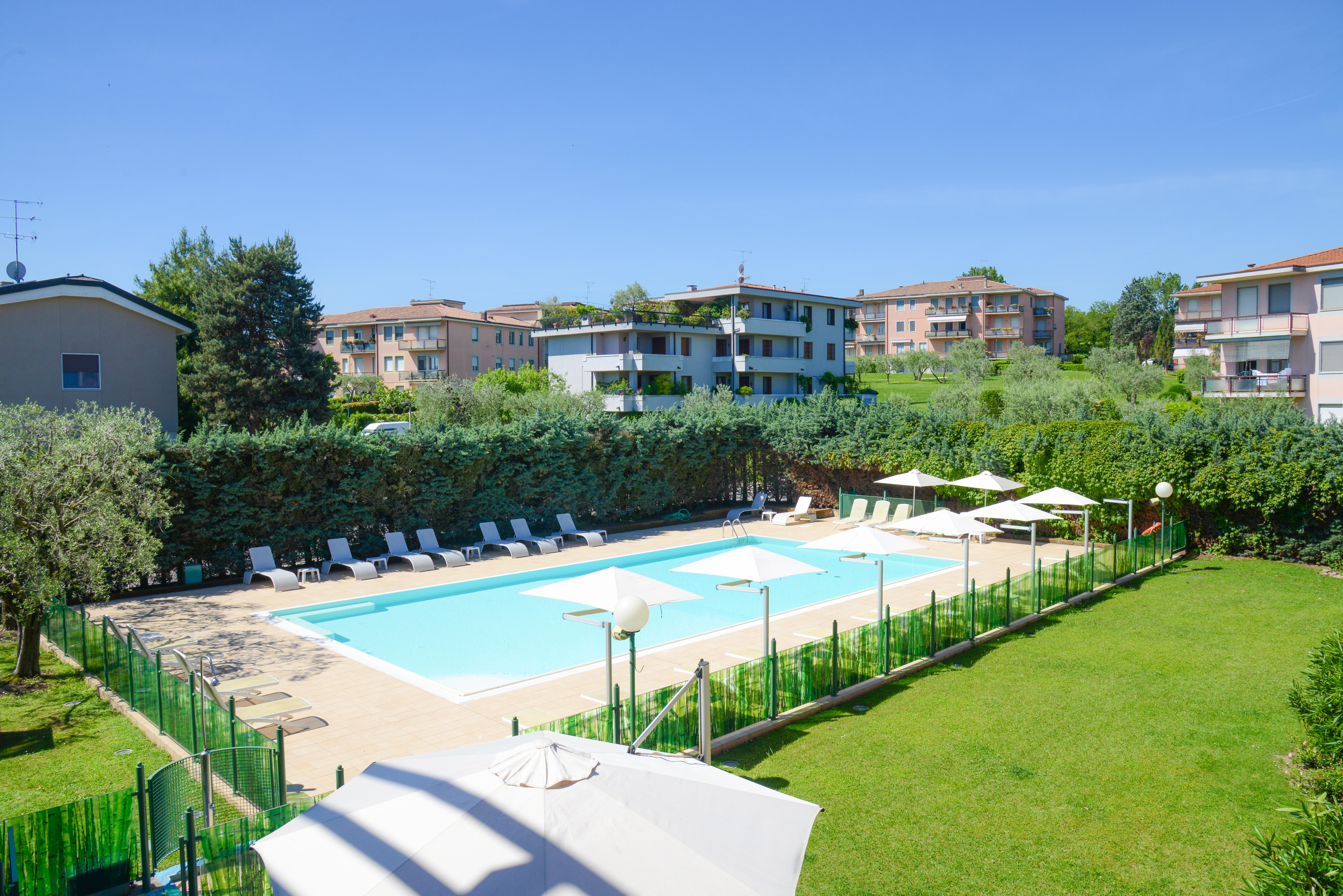 Hotel Oliveto Дезенцано-дель-Гарда Экстерьер фото