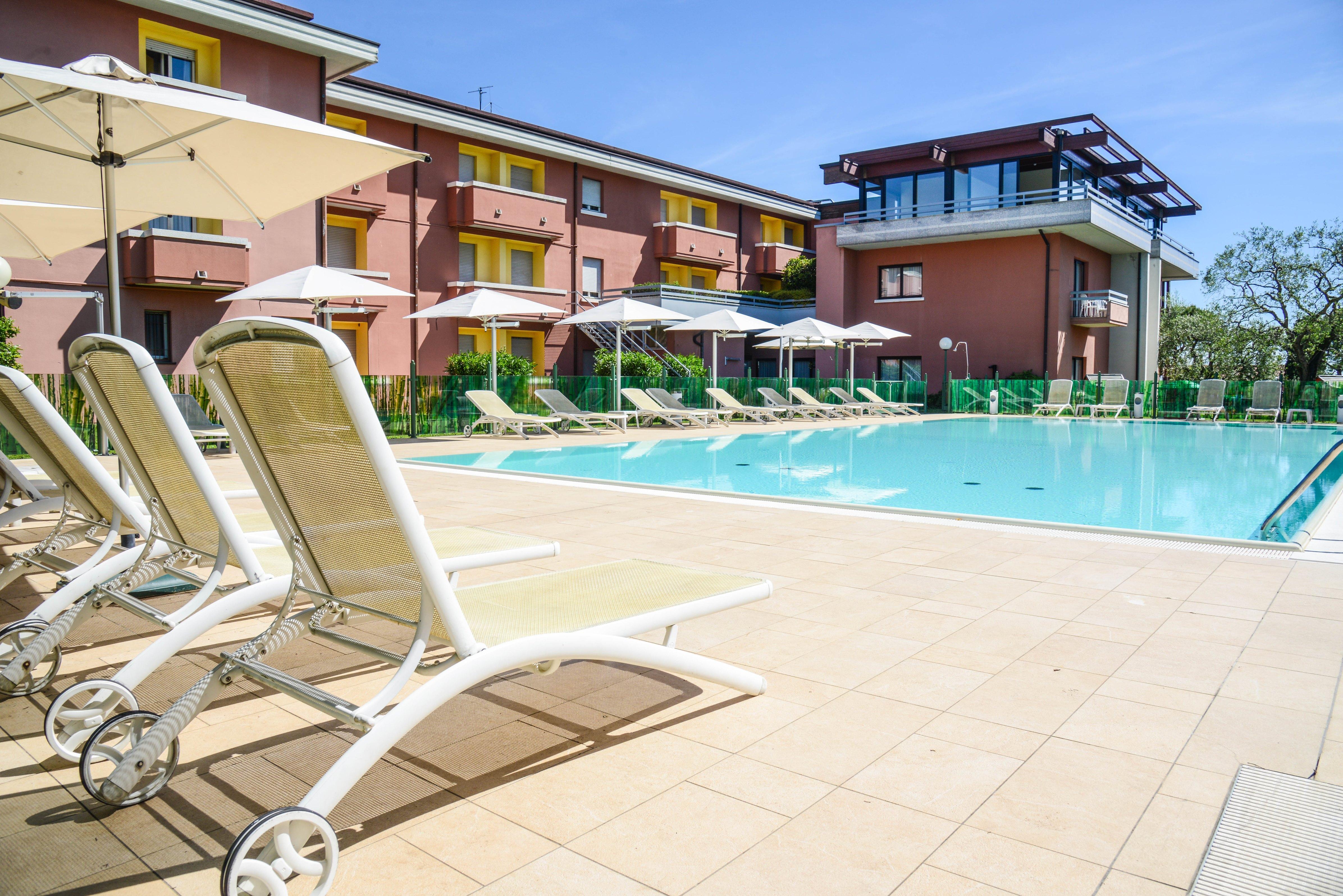 Hotel Oliveto Дезенцано-дель-Гарда Экстерьер фото
