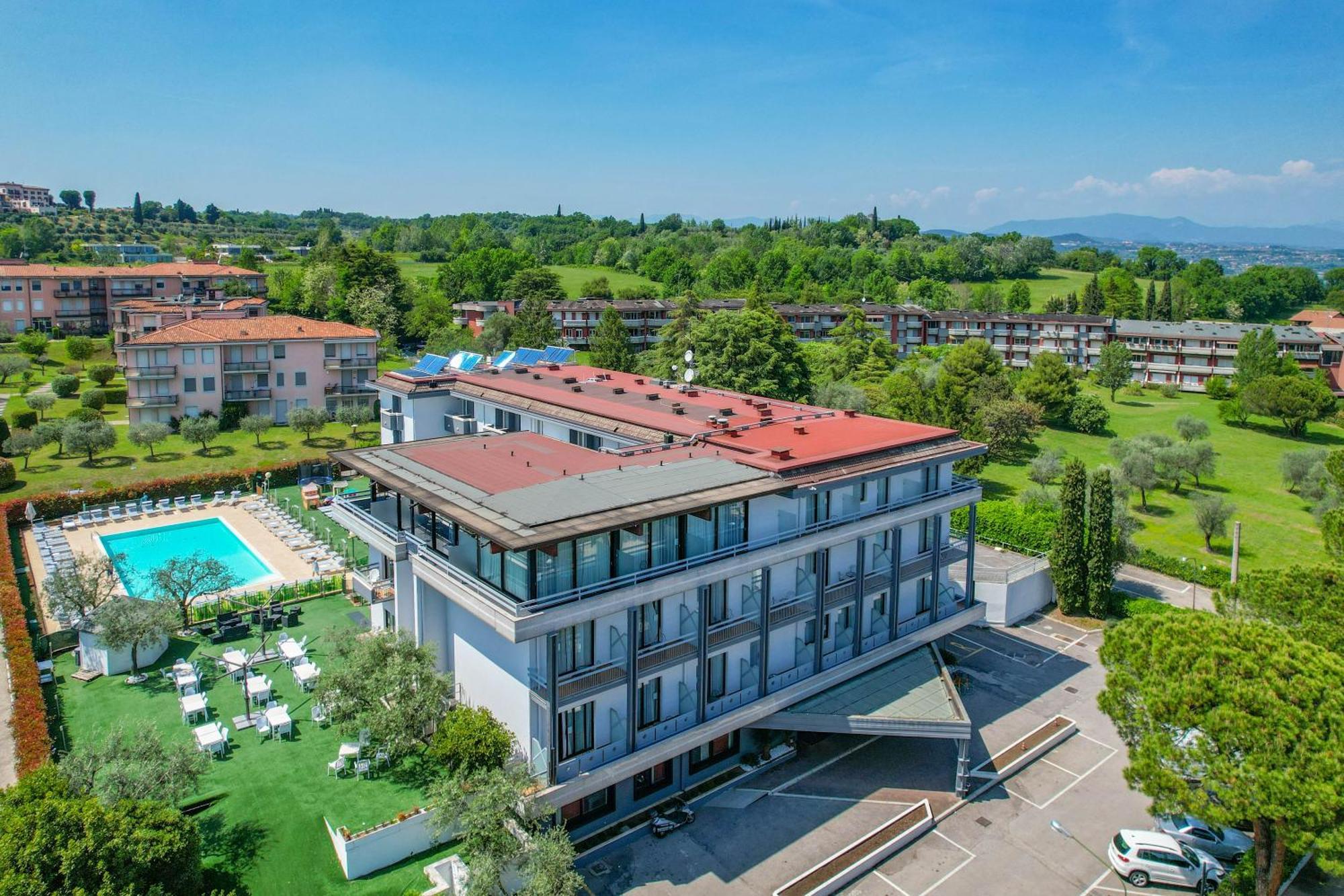 Hotel Oliveto Дезенцано-дель-Гарда Экстерьер фото