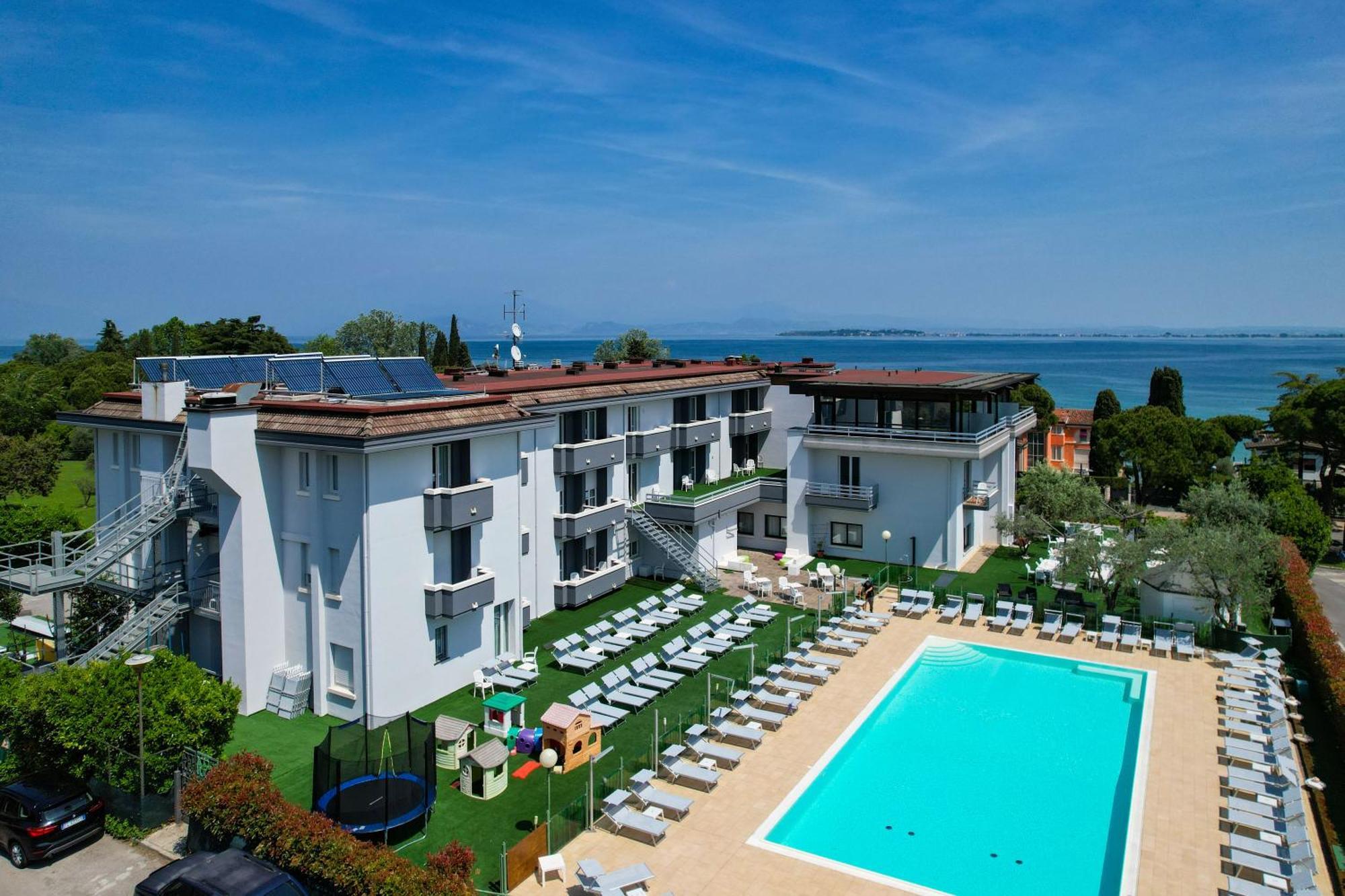 Hotel Oliveto Дезенцано-дель-Гарда Экстерьер фото