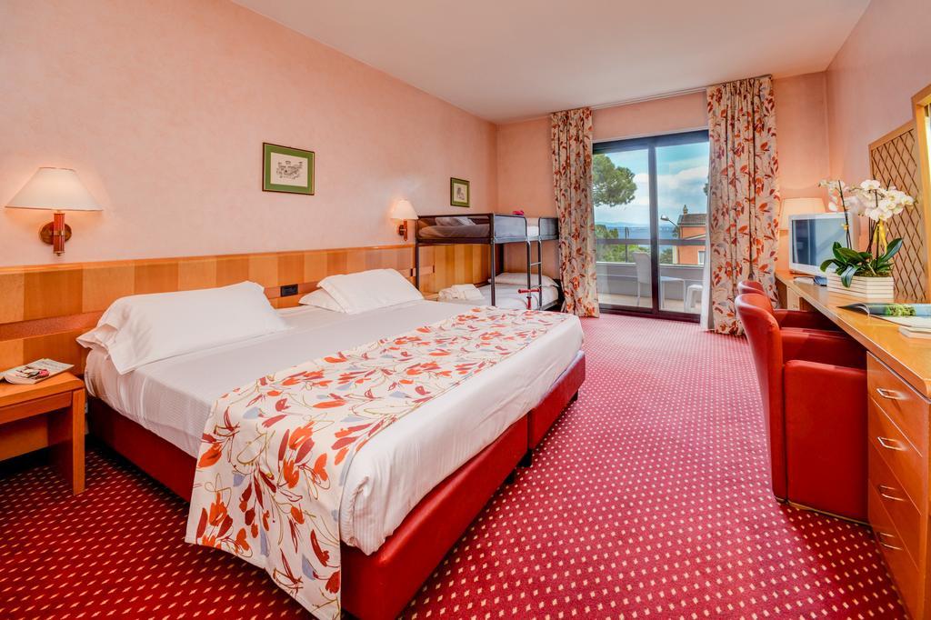 Hotel Oliveto Дезенцано-дель-Гарда Экстерьер фото