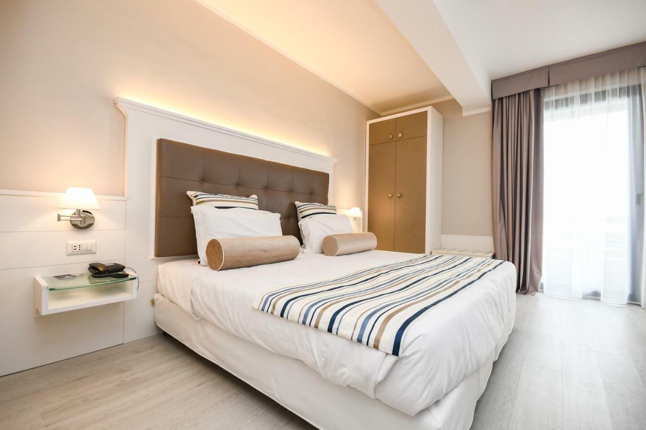 Hotel Oliveto Дезенцано-дель-Гарда Экстерьер фото