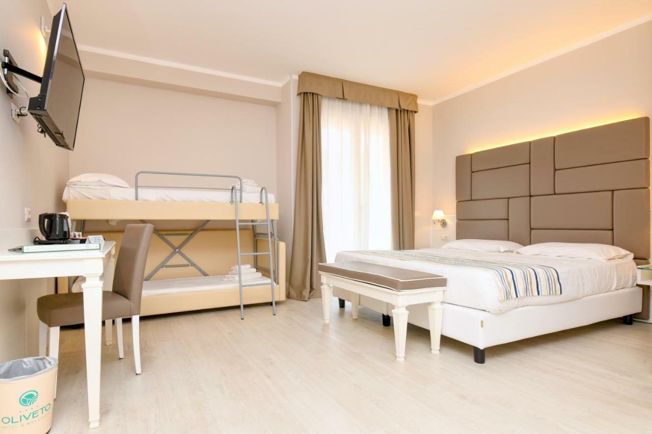 Hotel Oliveto Дезенцано-дель-Гарда Экстерьер фото